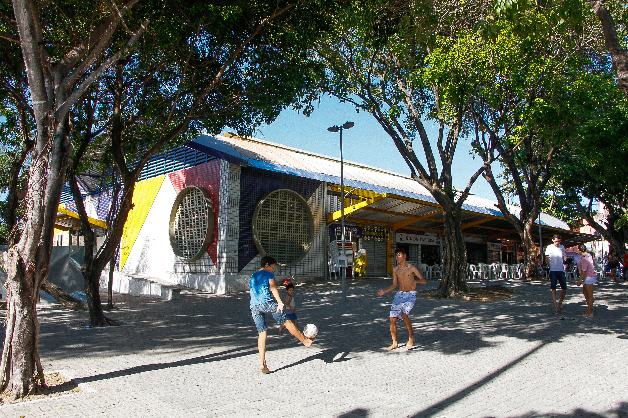 imagem geral do entorno do mercado do joaquim távora